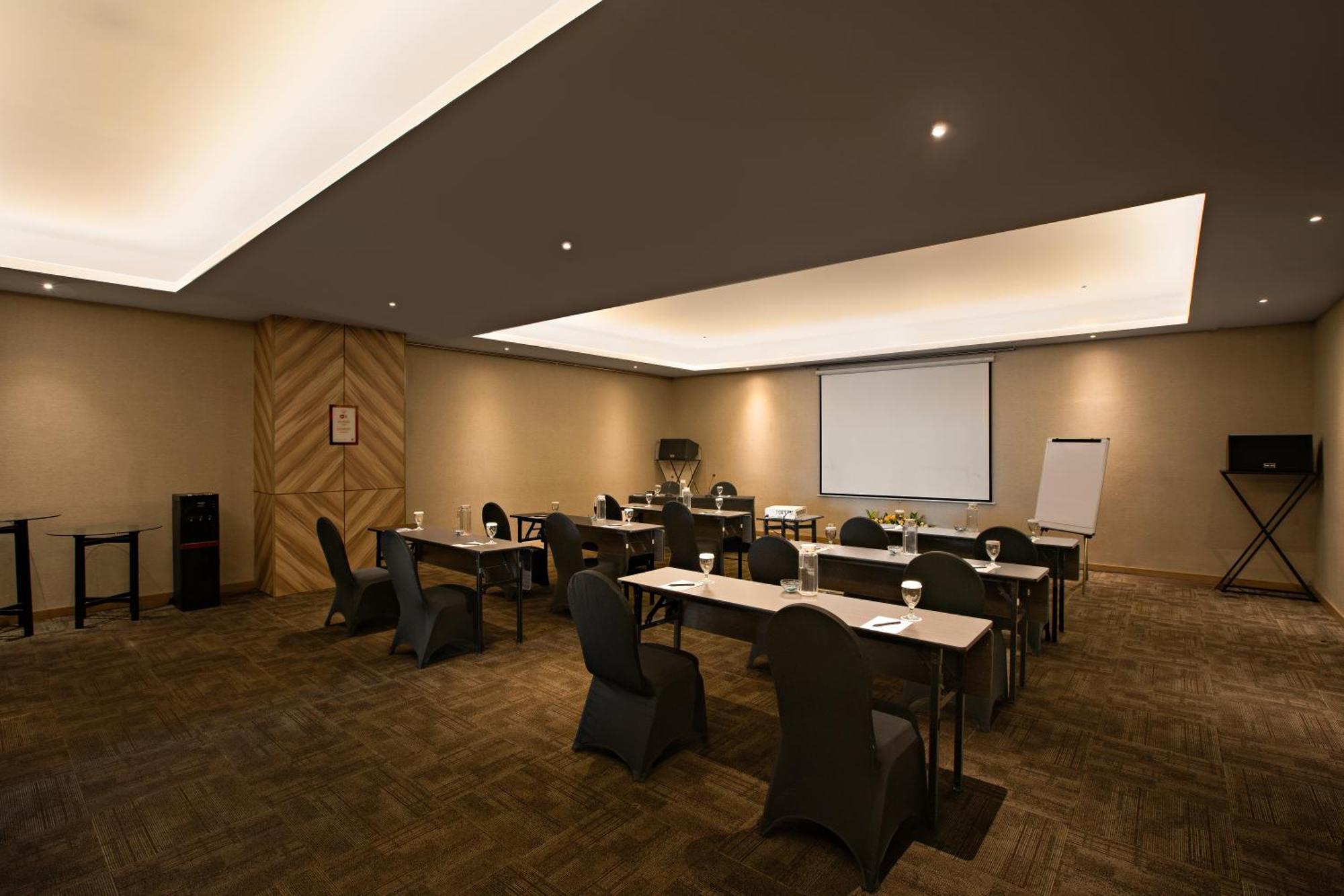 Grand Orchardz Hotel Kemayoran Jakarta Exterior photo